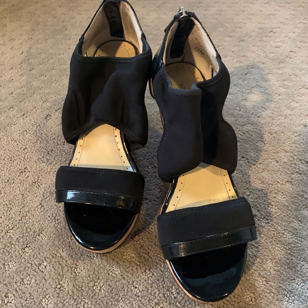 Adrienne Vittadini Black Wedge Sandals 6.5
